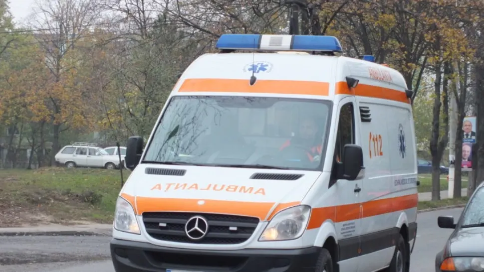 Ambulanță aflată în misiune, implicată într-un accident la Brașov: cinci persoane rănite