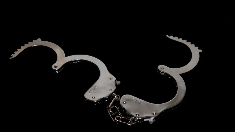 Cluj-Napoca: Cele șapte persoane implicate în atacul asupra ambulanței SAJ, arestate preventiv pentru 30 de zile