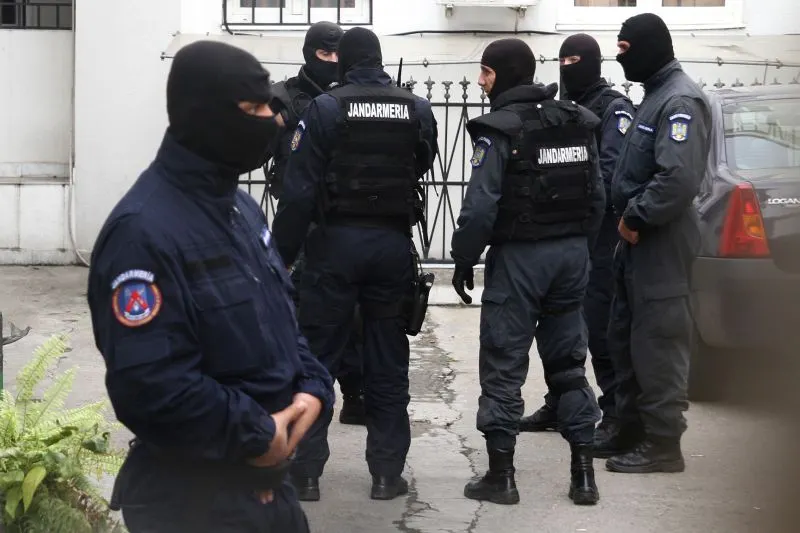 Doi bărbați au fost condamnați după ce au fost prinși cu șase kilograme de canabis