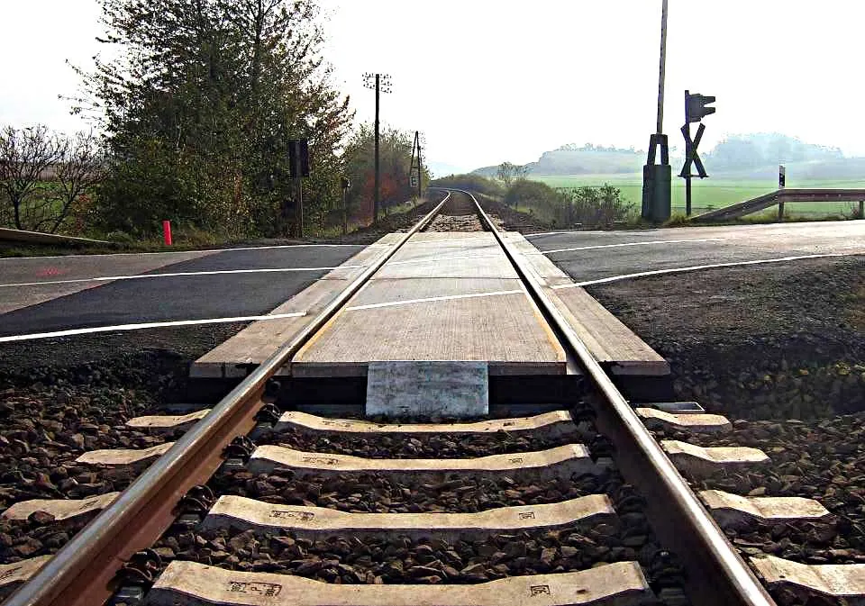  Hunedoara: Incident pe calea ferată generat de trei copii cu vârstele sub 14 ani