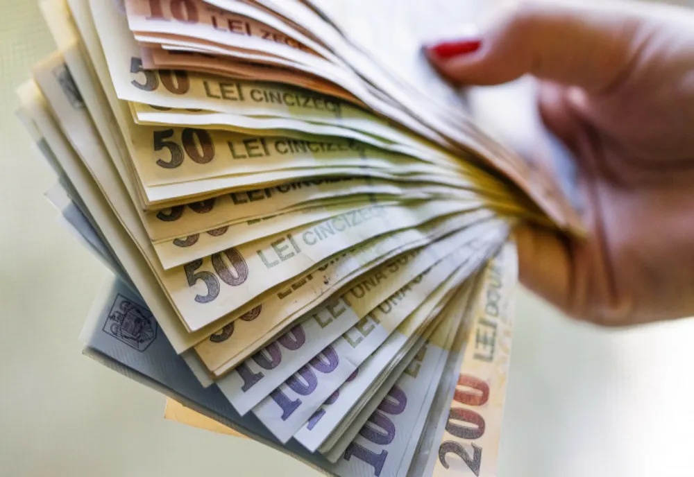 Schimbări majore la salariile bugetarilor și în sistemul de pensii, adoptate azi de Guvern