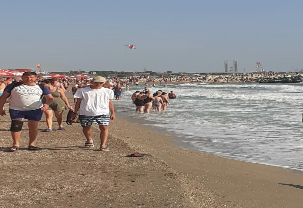 Alertă pe litoral după un nou caz de înec. O persoană inconștientă a fost scoasă din mare la Eforie Sud