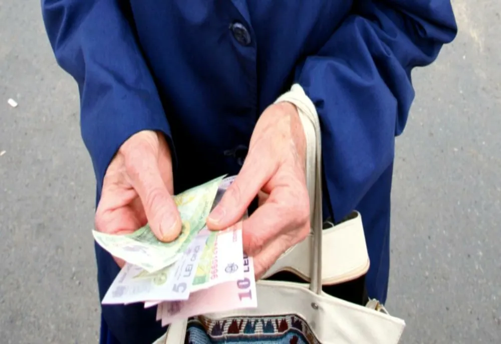 IMPOZIT DUBLU PE PENSIILE PESTE 3.000 DE LEI, ÎNCEPÂND DIN AUGUST 