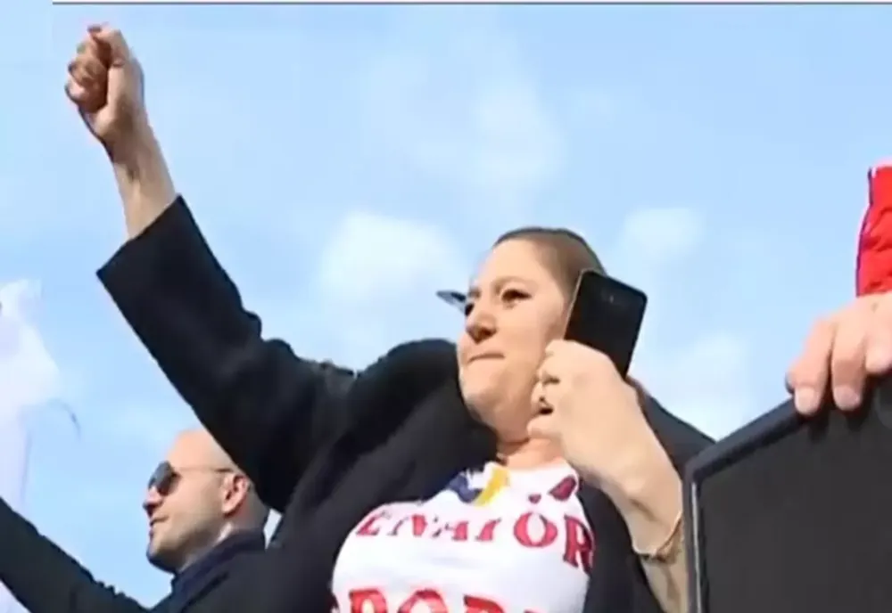 DIANA ȘOȘOACĂ SFIDEAZĂ MAGISTRAȚII: A VENIT LA PARCHET, DAR NU INTRĂ LA AUDIERI 