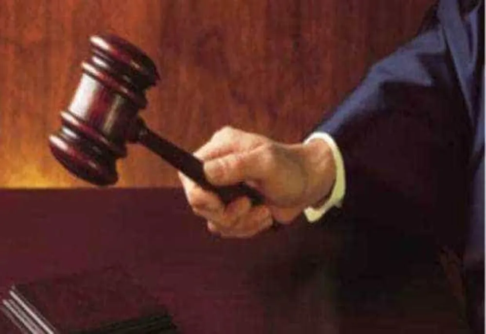 Un primar cere instanței să-i „repare” imaginea.  A dat în judecată o comerciantă dintr-o piață