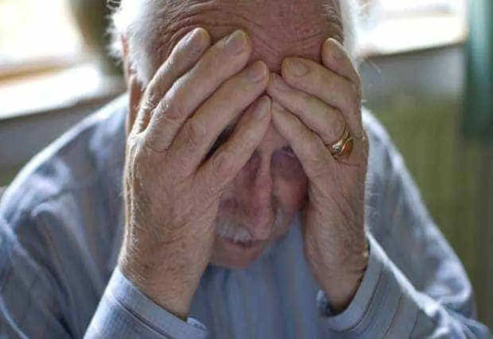 Pensionar de 81 de ani din Iași, obligat să plătească impozit un an întreg pentru o mașină pe care a scos-o din evidența fiscală în martie