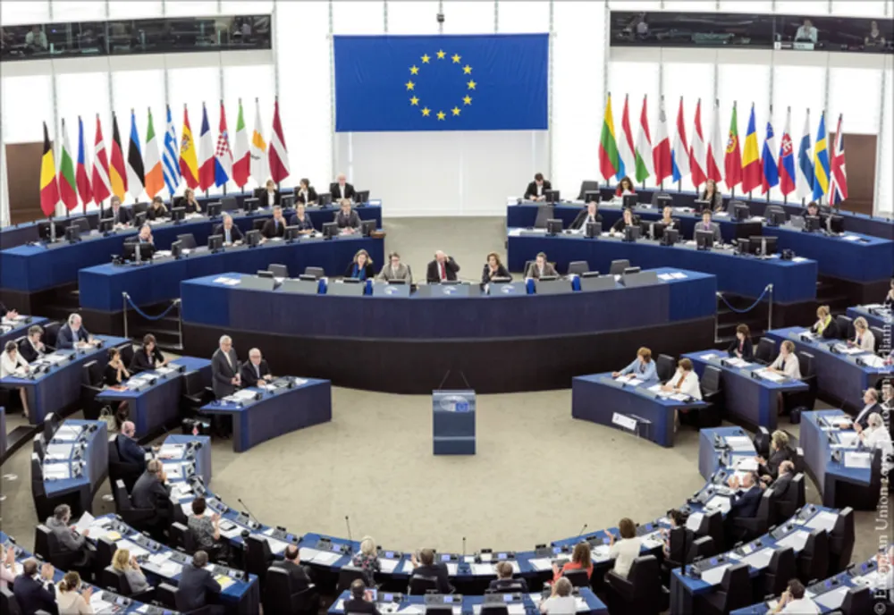  Parlamentul European cere măsuri mai dure pentru statul de drept privind corupția, justiția și presa