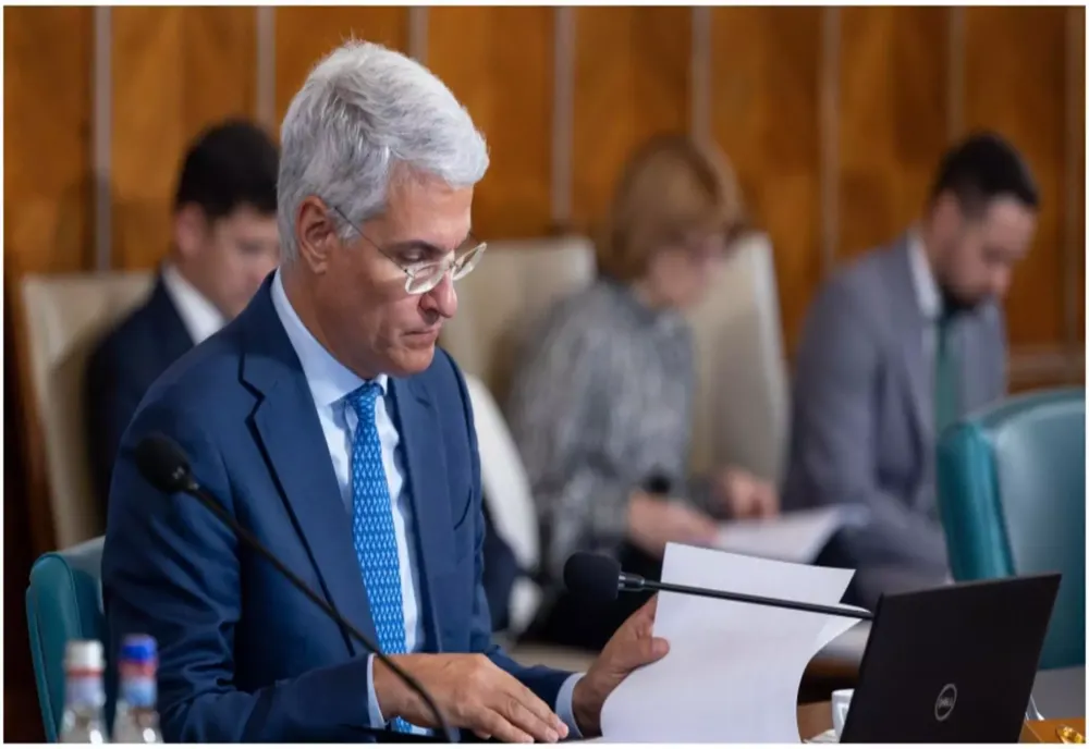 Pîslaru, despre noua lege a salarizării: „Nu vor exista scăderi de salariu în sistemul sanitar”. Sindicatele, chemate la discuții