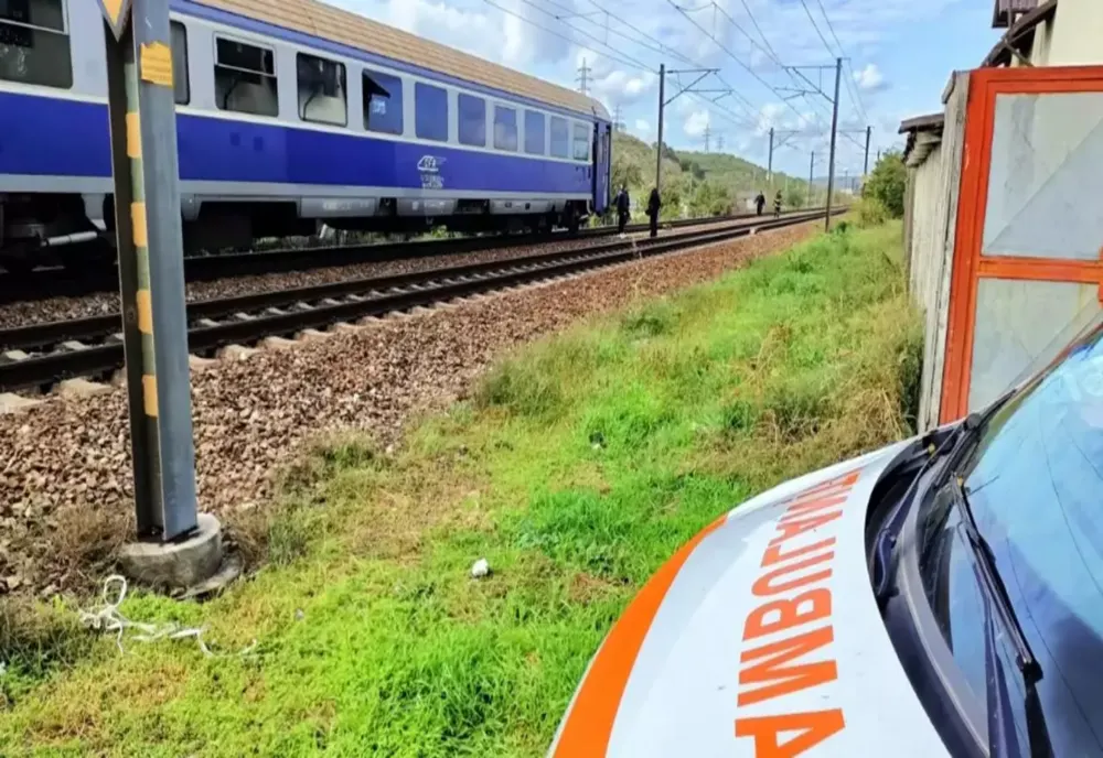 Tragedie în Timiș! O femeie de 36 de ani a murit după ce mașina i-a fost spulberată de tren