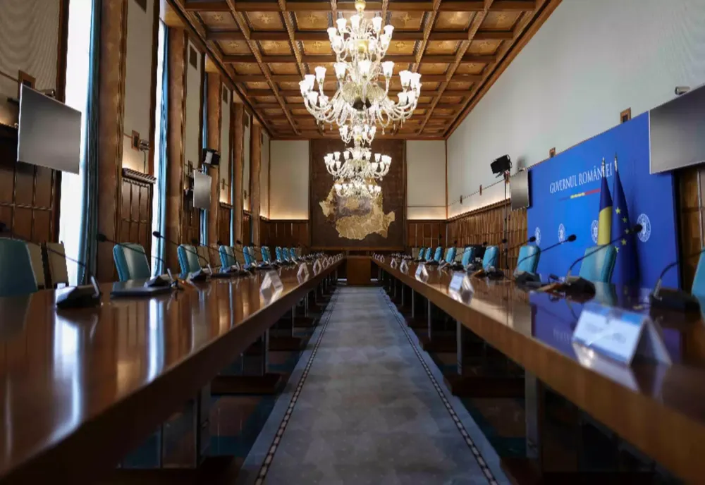 Sindicatele din aparatul Guvernului acuză „prigoana” și „ura de clasă” din spatele reformei Bolojan