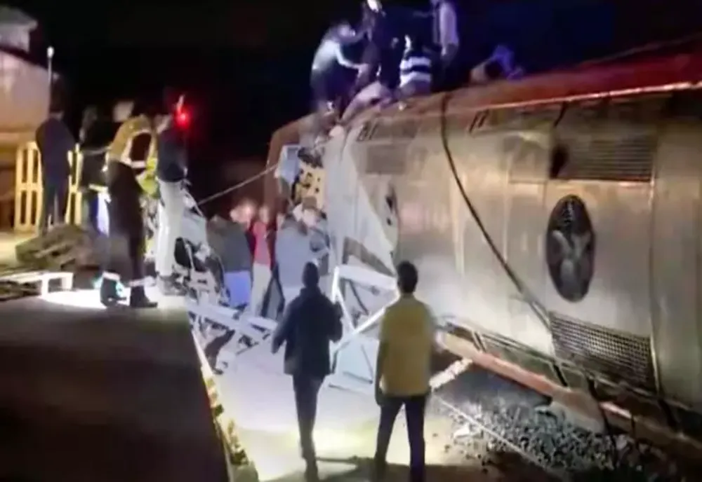 Un român se afla în trenul morții din Spania. MAE confirmă informația: bărbatul a fost rănit ușor, fiind deja externat