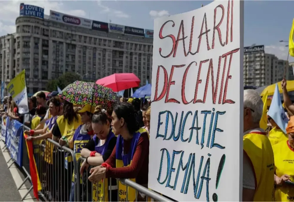 Mii de angajați din educație ies în stradă: proteste ample față de noua lege a salarizării