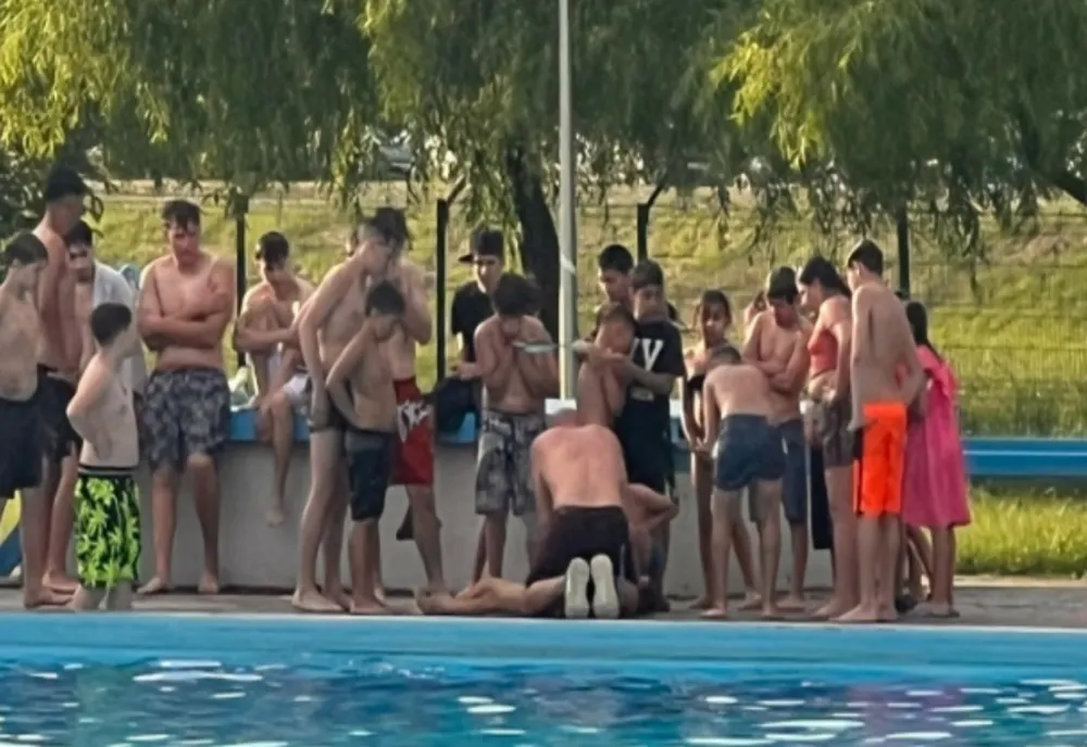 Un copil de 6 ani a fost scos în stare gravă din Ștrandul Municipal din Iași
