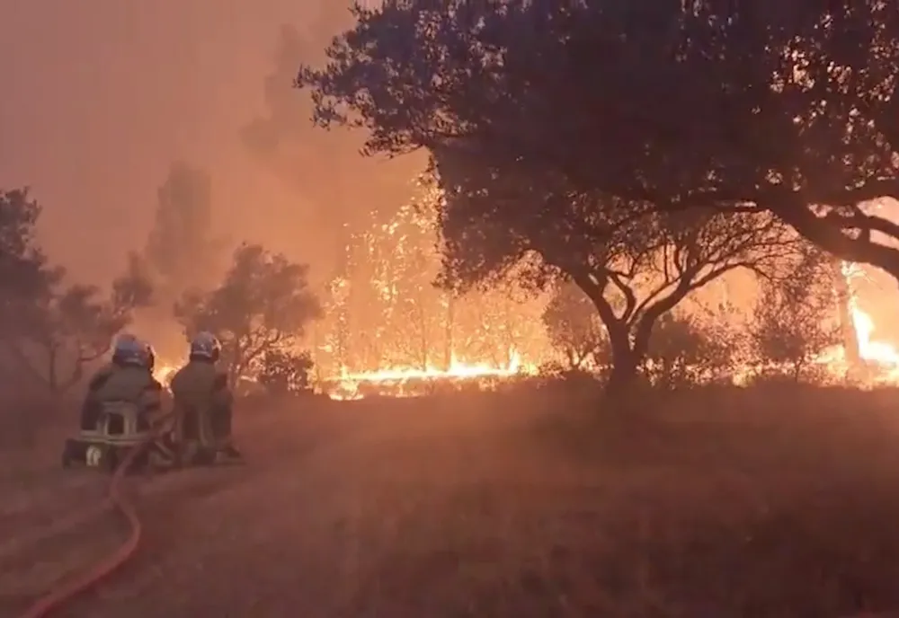 Atenționare de călătorie de la MAE: Franța este sub cod roșu și portocaliu de incendii de vegetație