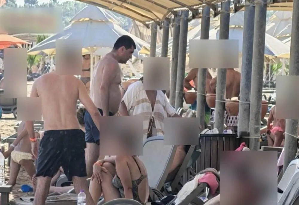 Miruță, la plajă în timp ce NATO este în alertă