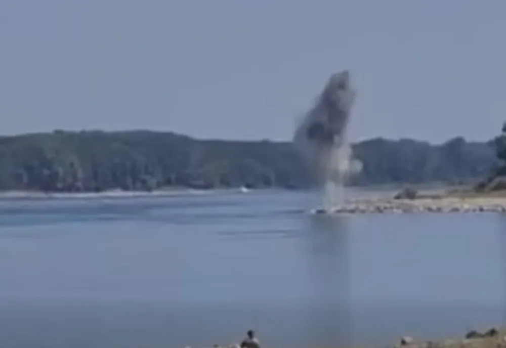 Misiune ratată la Izvoarele, pe Dunăre: stânca nu a cedat, militarii reiau detonările luni – VIDEO