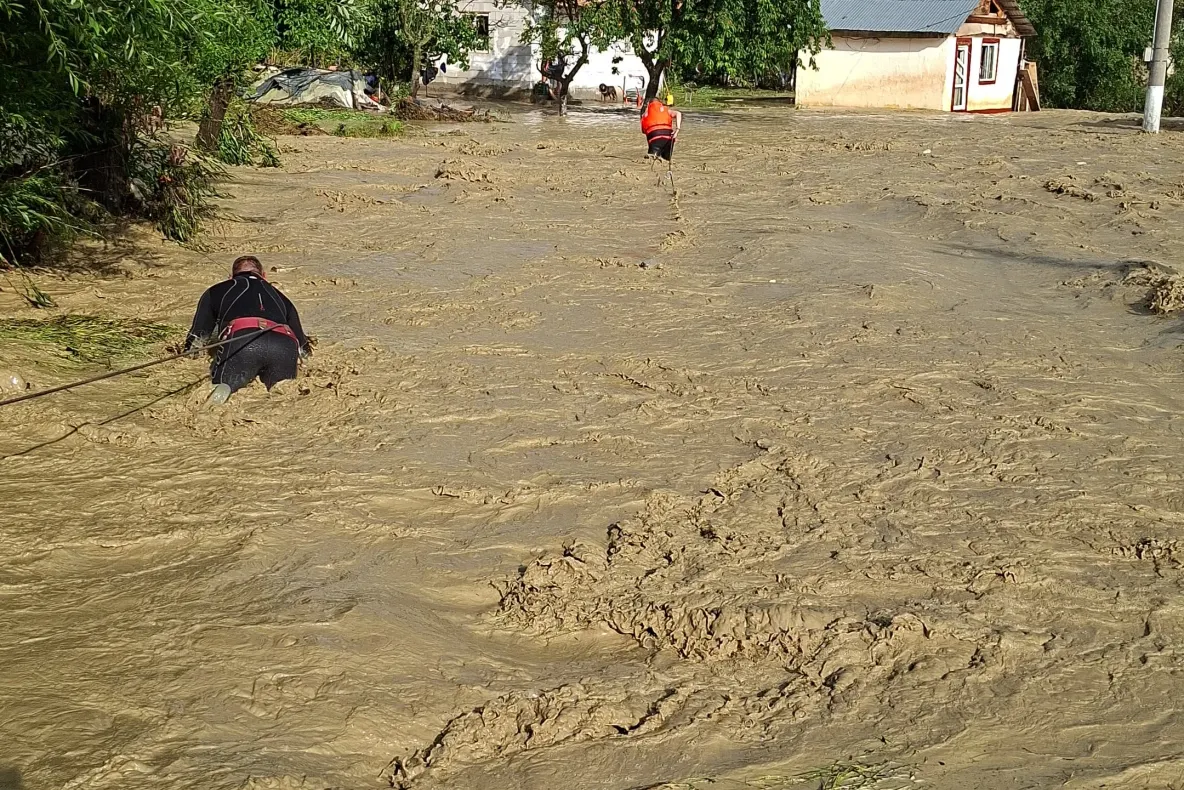 Cod galben de viituri în 21 de județe. Ce râuri sunt vizate până vineri dimineață
