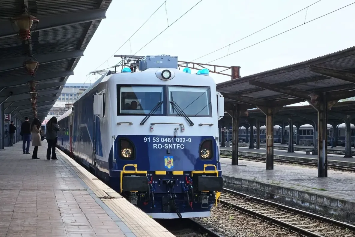 CFR Călători ar putea trage trenurile pe dreapta