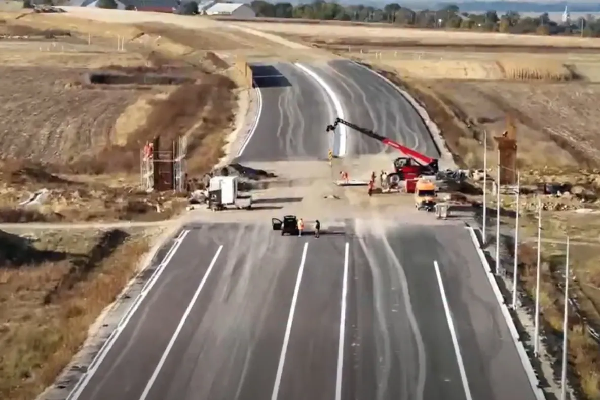 Un contract important de pe autostrada A8 a fost suspendat de instanță