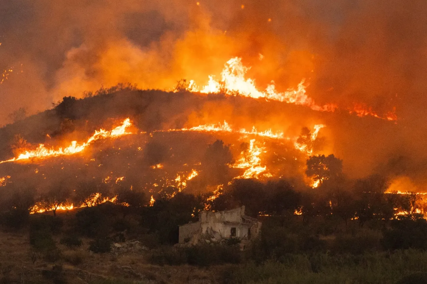 MAE, atenționare de călătorie pentru Spania. Cod roșu de incendii de vegetație în Valencia