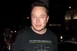 Platforma X a lui Elon Musk a suspendat 13.000 de conturi asociate cu Iranul, Rusia și China, înaintea alegerilor din SUA
