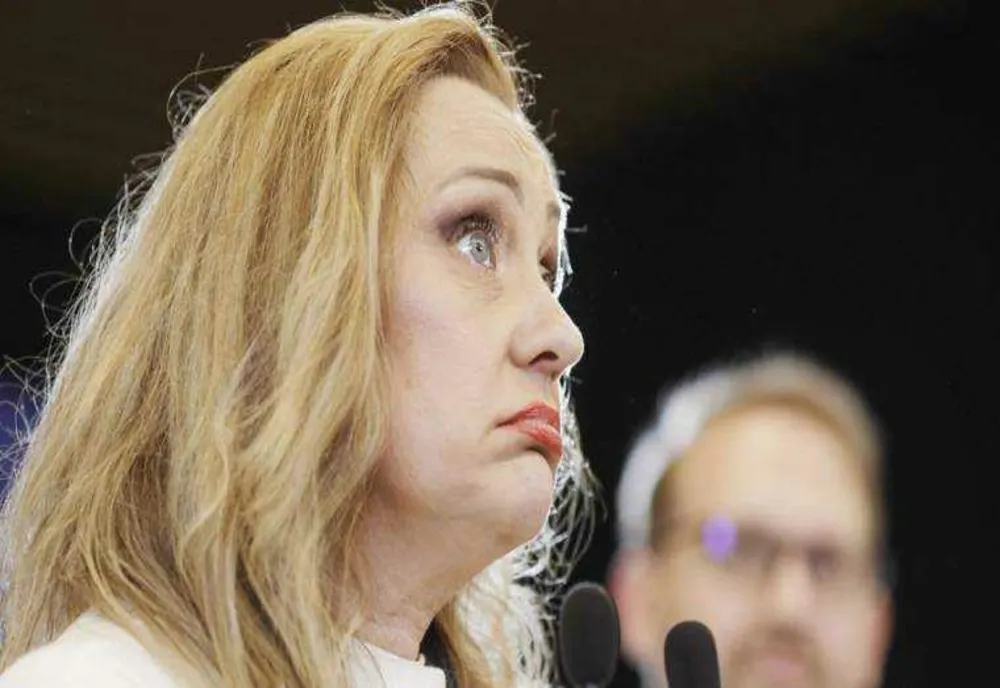 MUTARE-ȘOC LA USR. ELENA LASCONI, LĂSATĂ FĂRĂ NICIO PUTERE. FRITZ VREA ȘI ȘEFIA PARTIDULUI, DUPĂ CE A TRECUT DE PARTEA LUI NICUȘOR