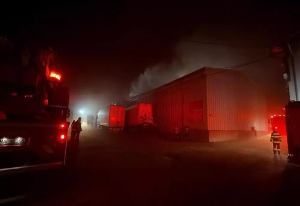 INCENDIU URIAȘ ÎN SECTORUL 2 DIN BUCUREȘTI 