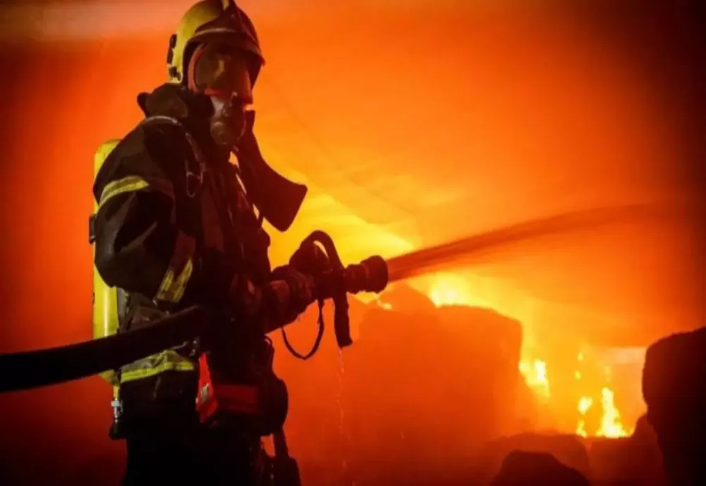 Incendiu devastator în județul Buzău: două locuințe afectate, familie salvată de vecini din calea flăcărilor