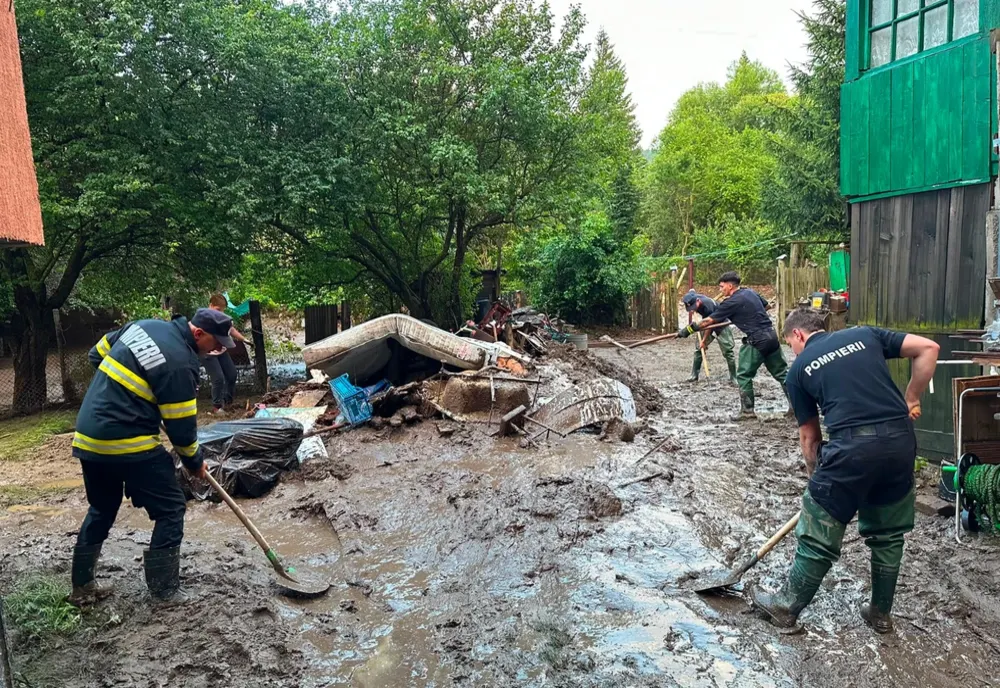 Bilanțul inundațiilor din Prahova: 10 localități afectate de viituri, zeci de gospodării inundate-FOTO