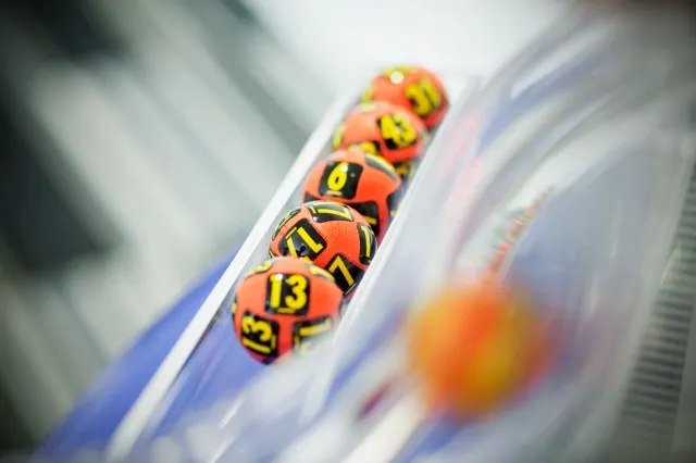 Loto 6/49 și Joker, 15 octombrie 2026: premii de milioane de euro puse în joc