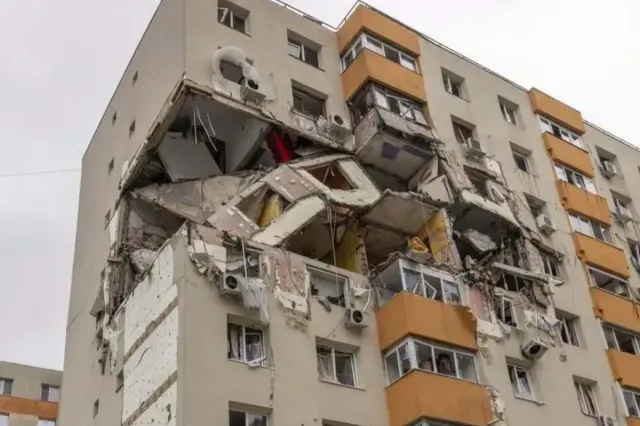 A început demolarea parțială a blocului din Rahova afectat de explozie