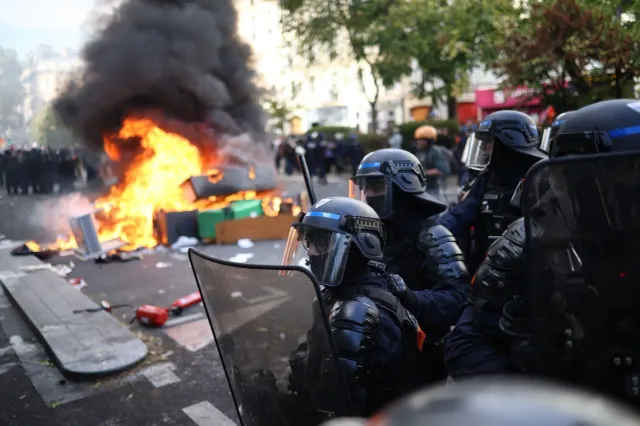 Criză în Franța înaintea alegerilor prezidențiale. Protestele din școli se transformă într-o confruntare cu autoritățile