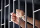 Bărbat arestat după ce a furat o mașină și a amenințat cu arma letală
