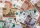 Rușii revin la numerar pe fondul blocajelor internetului și al presiunii fiscale